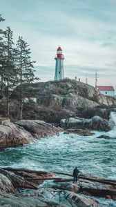 Preview wallpaper lighthouse, rocks, waves, photographer