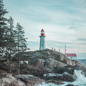 Preview wallpaper lighthouse, rocks, waves, photographer