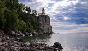 Preview wallpaper lighthouse, sea, cliff, rock, shore