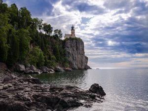 Preview wallpaper lighthouse, sea, cliff, rock, shore