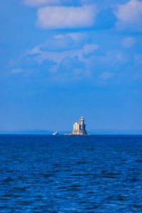 Preview wallpaper lighthouse, sea, sky, waves, horizon