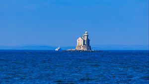 Preview wallpaper lighthouse, sea, sky, waves, horizon