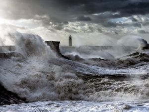 Preview wallpaper lighthouse, sea, storm, waves, spray