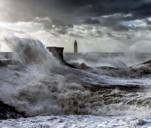 Preview wallpaper lighthouse, sea, storm, waves, spray