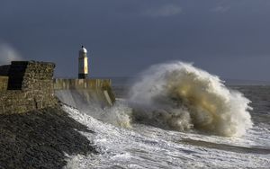 Preview wallpaper lighthouse, sea, waves, splashes, fortress, slope, nature