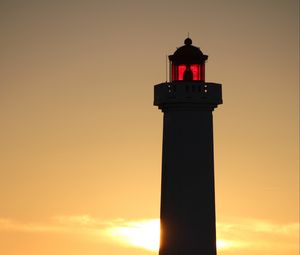 Preview wallpaper lighthouse, silhouette, sunset, dark