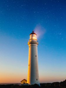 Preview wallpaper lighthouse, starry sky, cape nelson lighthouse, portland, australia