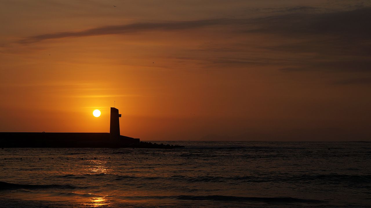 Wallpaper lighthouse, sunset, sun, sea, horizon