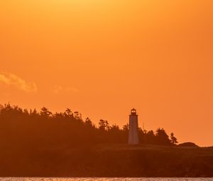 Preview wallpaper lighthouse, sunset, sun, shore, dusk