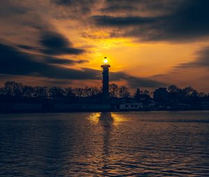 Preview wallpaper lighthouse, tower, light, water, trees, twilight, dark