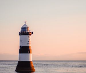 Preview wallpaper lighthouse, water, horizon, glare