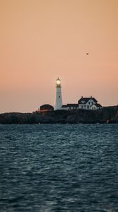 Preview wallpaper lighthouse, water, horizon, glare, building