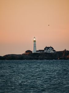 Preview wallpaper lighthouse, water, horizon, glare, building
