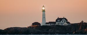 Preview wallpaper lighthouse, water, horizon, glare, building
