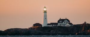 Preview wallpaper lighthouse, water, horizon, glare, building