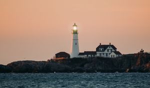 Preview wallpaper lighthouse, water, horizon, glare, building