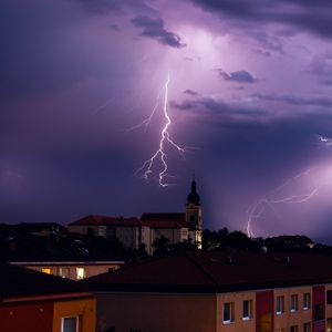 Preview wallpaper lightning, building, city, night