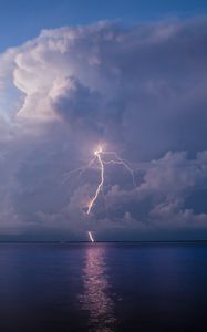 Preview wallpaper lightning, glow, sea, horizon