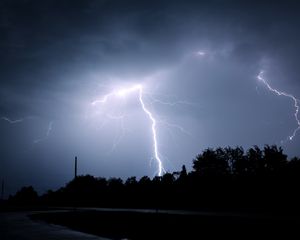 Preview wallpaper lightning, night, glow, thunderstorm