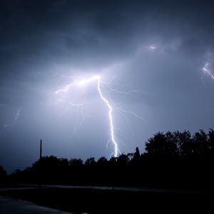 Preview wallpaper lightning, night, glow, thunderstorm