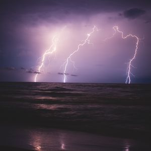 Preview wallpaper lightning, sea, horizon, night, overcast