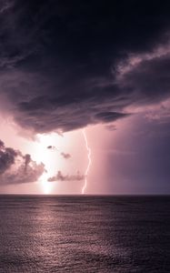 Preview wallpaper lightning, sea, horizon, clouds