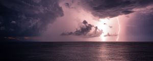 Preview wallpaper lightning, sea, horizon, clouds