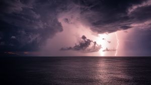 Preview wallpaper lightning, sea, horizon, clouds