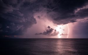 Preview wallpaper lightning, sea, horizon, clouds