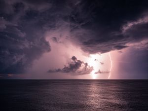 Preview wallpaper lightning, sea, horizon, clouds