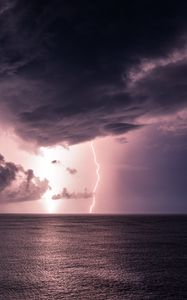 Preview wallpaper lightning, sea, horizon, clouds, glare