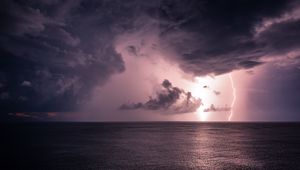 Preview wallpaper lightning, sea, horizon, clouds, glare
