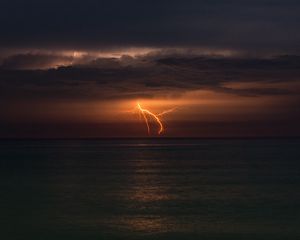 Preview wallpaper lightning, sky, sea, darkness, nature
