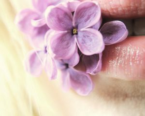 Preview wallpaper lilac, flowers, lips