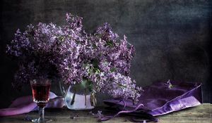 Preview wallpaper lilac, pitcher, flower, spring, pack, glass