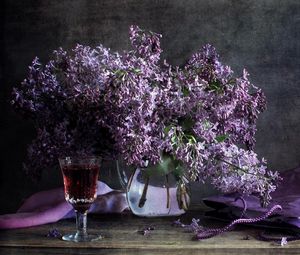 Preview wallpaper lilac, pitcher, flower, spring, pack, glass