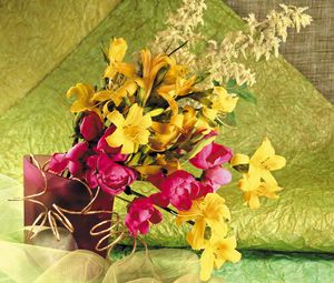 Preview wallpaper lilies, peonies, yellow, pink, vase