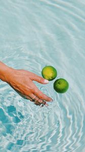 Preview wallpaper lime, citrus, fruit, hand, water, spray