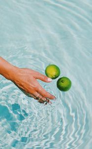 Preview wallpaper lime, citrus, fruit, hand, water, spray