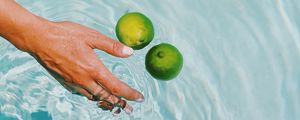 Preview wallpaper lime, citrus, fruit, hand, water, spray