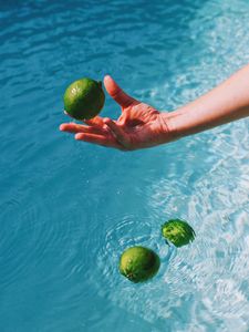 Preview wallpaper lime, citrus, hand, water, spray