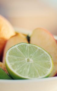 Preview wallpaper lime, fruit, slicing