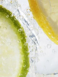 Preview wallpaper lime, lemon, water, drops, immersion