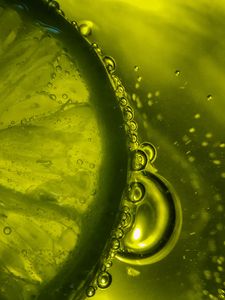 Preview wallpaper lime, wedge, water, bubbles, green