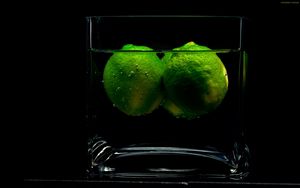 Preview wallpaper limes, glass, water, green