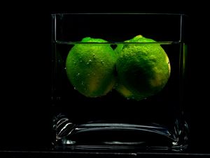 Preview wallpaper limes, glass, water, green