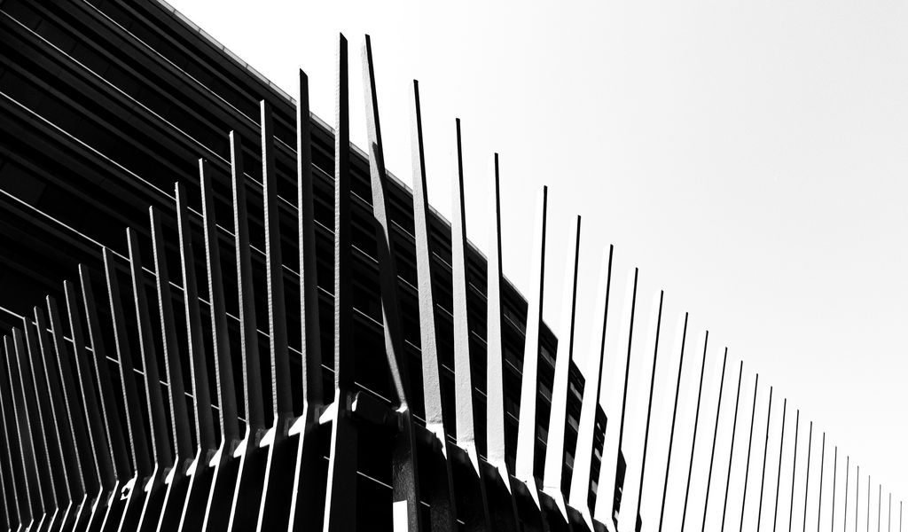 1024x600 Wallpaper lines, facade, architecture, bw