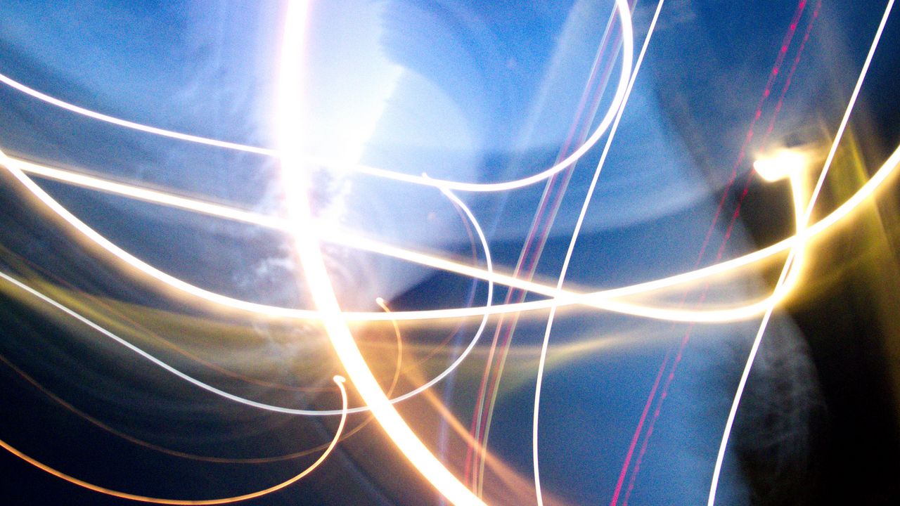 Wallpaper lines, glow, freezelight, long exposure