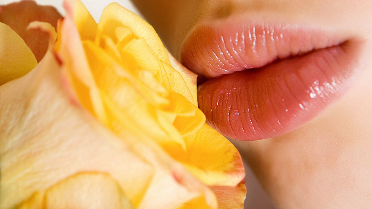 Wallpaper lips, flower, yellow, pink, tender