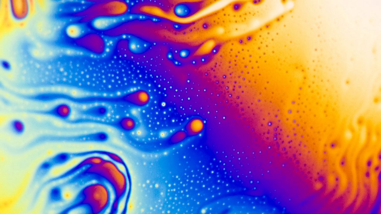 Wallpaper liquid, stains, bubbles, color, saturated, mixing